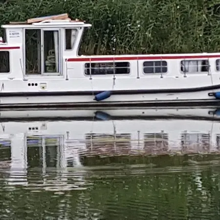 Botel Peniche St Remy