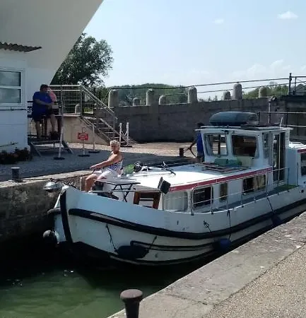 Botel Peniche St Remy *