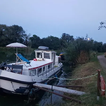 Botel Peniche St Remy *